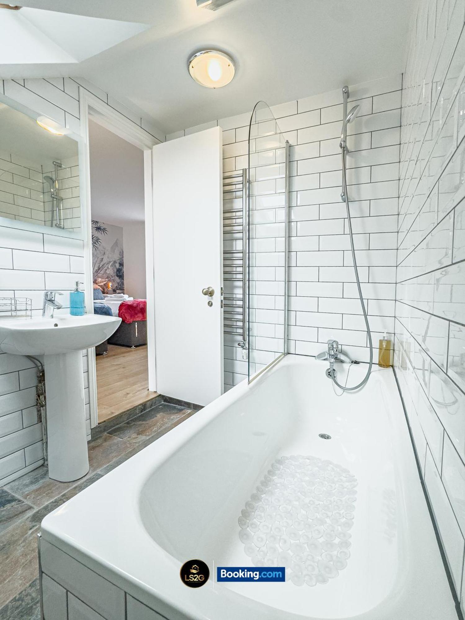Stunning House By Ls2G Short Lets & Serviced Accommodation Greater London With Free Wifi Εξωτερικό φωτογραφία