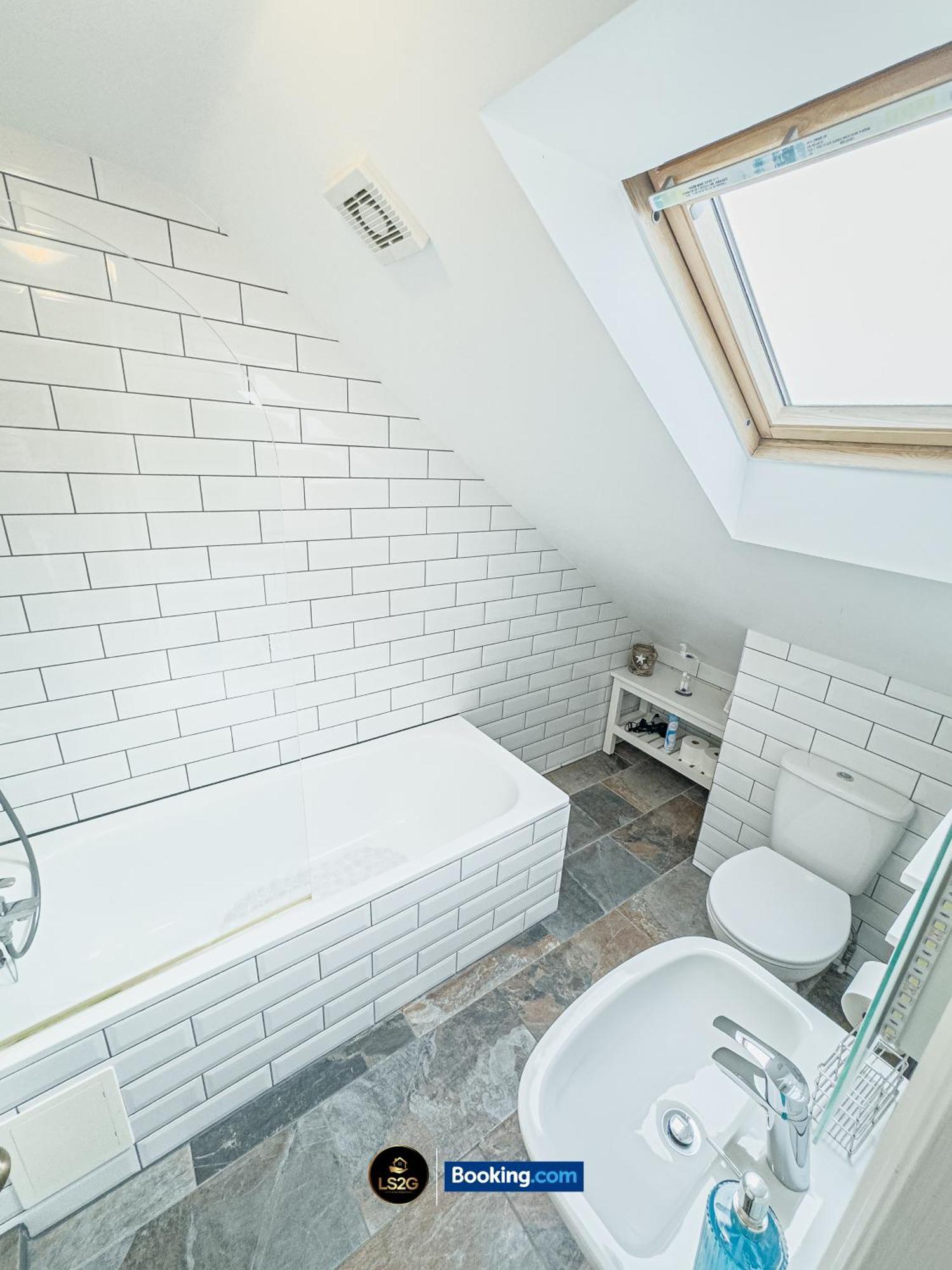 Stunning House By Ls2G Short Lets & Serviced Accommodation Greater London With Free Wifi Εξωτερικό φωτογραφία
